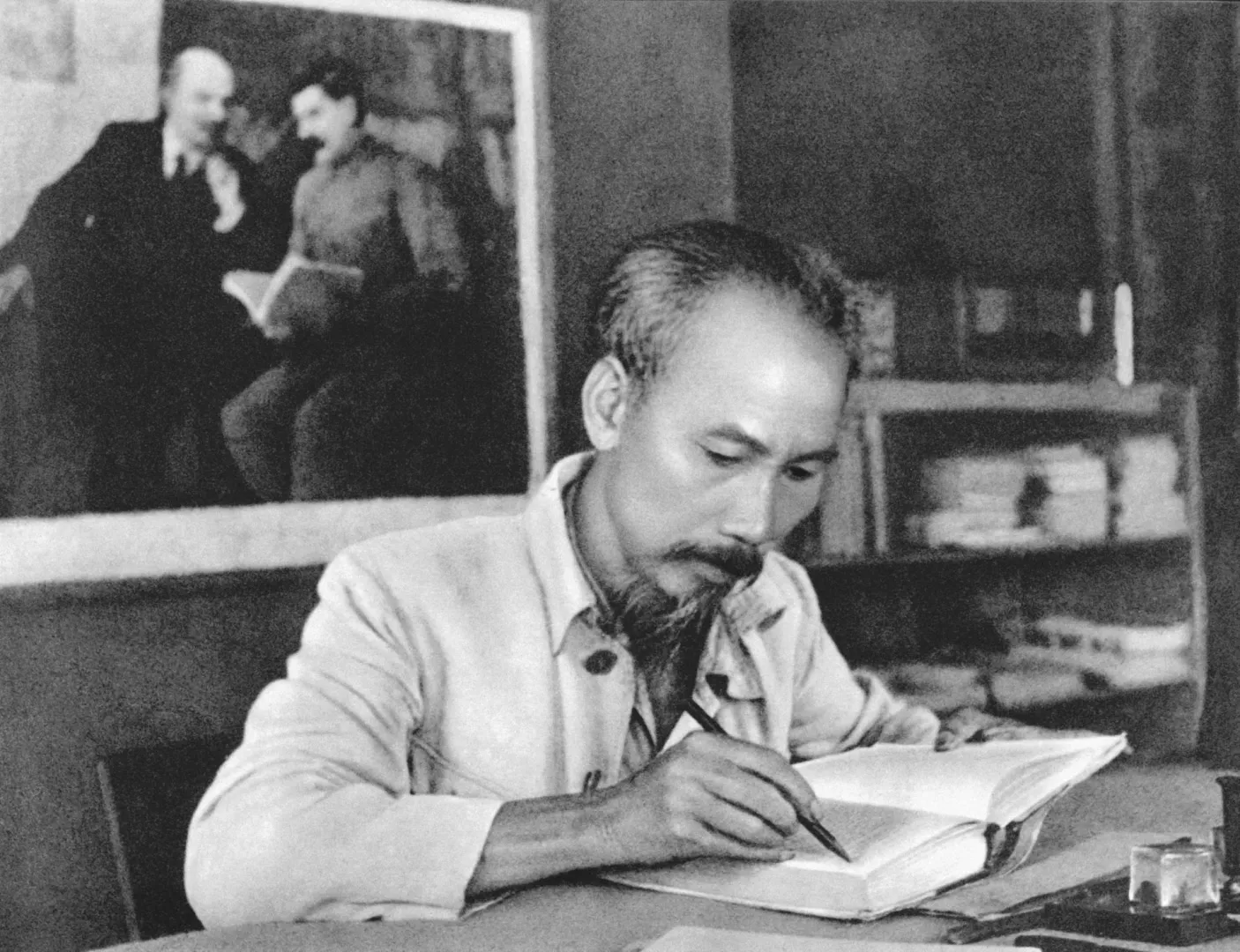 联合国教科文组织赞颂胡志明主席的决议通过35周年纪念典礼在河内举行